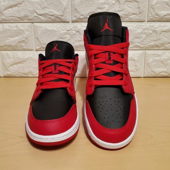 Nike Air Jordan 1 Low GS Size 7Y / Womens Size 8.5 White Very Berry 553560-061 - Picture 3 of 12